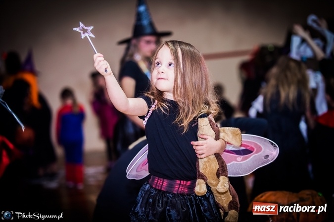 Zdjęcie w galerii na portalu naszraciborz.pl: Halloweenowy Bal Charytatywny z wielką pompą w SP 15 wiadomości z regionu