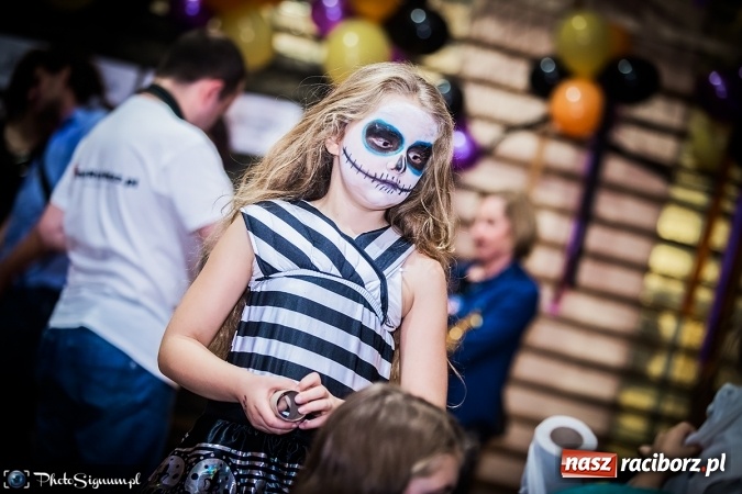 Zdjęcie w galerii na portalu naszraciborz.pl: Halloweenowy Bal Charytatywny z wielką pompą w SP 15 wiadomości z regionu