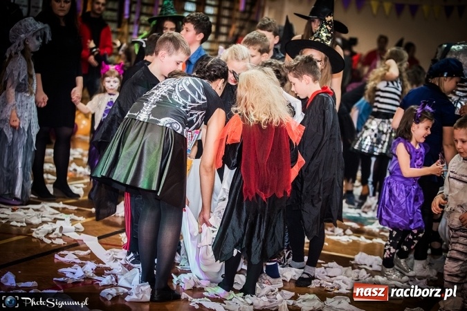 Zdjęcie w galerii na portalu naszraciborz.pl: Halloweenowy Bal Charytatywny z wielką pompą w SP 15 wiadomości z regionu