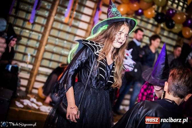 Zdjęcie w galerii na portalu naszraciborz.pl: Halloweenowy Bal Charytatywny z wielką pompą w SP 15 wiadomości z regionu
