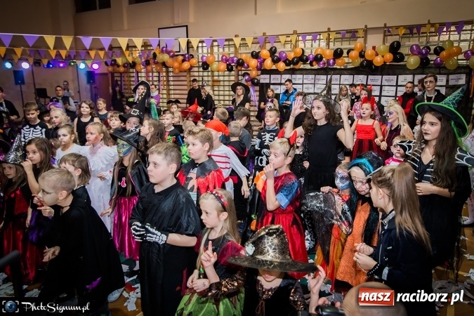Zdjęcie w galerii na portalu naszraciborz.pl: Halloweenowy Bal Charytatywny z wielką pompą w SP 15 wiadomości z regionu