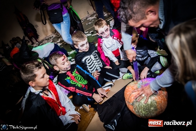 Zdjęcie w galerii na portalu naszraciborz.pl: Halloweenowy Bal Charytatywny z wielką pompą w SP 15 wiadomości z regionu