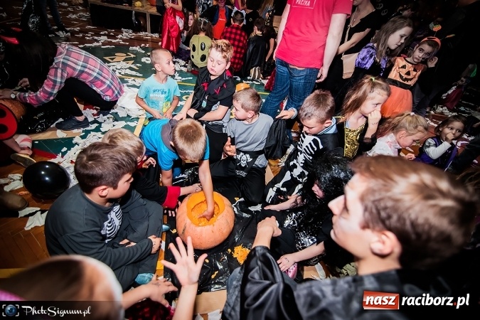Zdjęcie w galerii na portalu naszraciborz.pl: Halloweenowy Bal Charytatywny z wielką pompą w SP 15 wiadomości z regionu