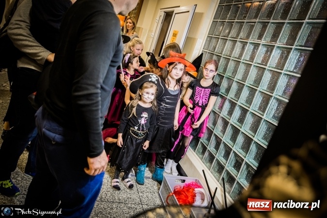 Zdjęcie w galerii na portalu naszraciborz.pl: Halloweenowy Bal Charytatywny z wielką pompą w SP 15 wiadomości z regionu