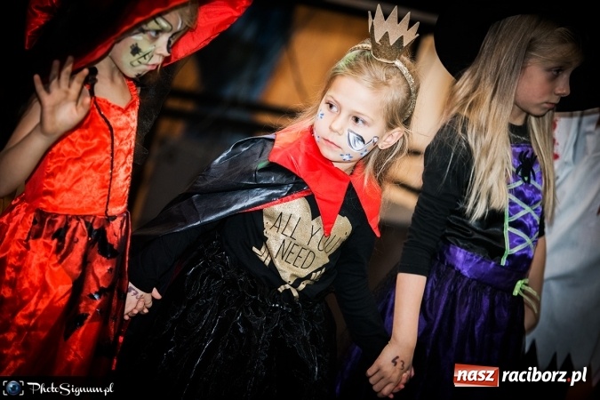 Zdjęcie w galerii na portalu naszraciborz.pl: Halloweenowy Bal Charytatywny z wielką pompą w SP 15 wiadomości z regionu