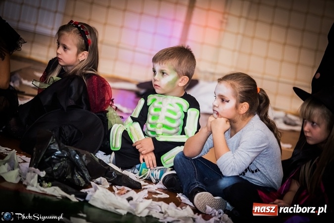 Zdjęcie w galerii na portalu naszraciborz.pl: Halloweenowy Bal Charytatywny z wielką pompą w SP 15 wiadomości z regionu