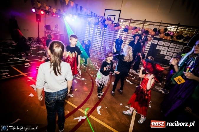 Zdjęcie w galerii na portalu naszraciborz.pl: Halloweenowy Bal Charytatywny z wielką pompą w SP 15 wiadomości z regionu