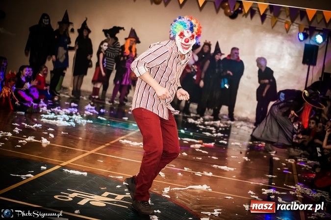 Zdjęcie w galerii na portalu naszraciborz.pl: Halloweenowy Bal Charytatywny z wielką pompą w SP 15 wiadomości z regionu