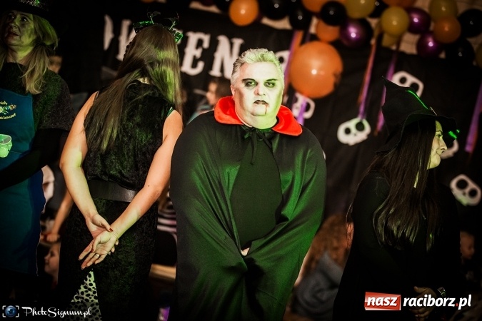 Zdjęcie w galerii na portalu naszraciborz.pl: Halloweenowy Bal Charytatywny z wielką pompą w SP 15 wiadomości z regionu
