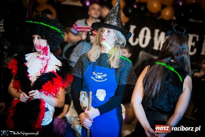 Zdjęcie w galerii na portalu naszraciborz.pl: Halloweenowy Bal Charytatywny z wielką pompą w SP 15 wiadomości z regionu