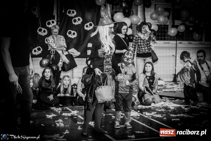 Zdjęcie w galerii na portalu naszraciborz.pl: Halloweenowy Bal Charytatywny z wielką pompą w SP 15 wiadomości z regionu