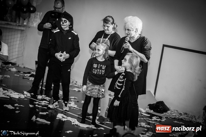 Zdjęcie w galerii na portalu naszraciborz.pl: Halloweenowy Bal Charytatywny z wielką pompą w SP 15 wiadomości z regionu