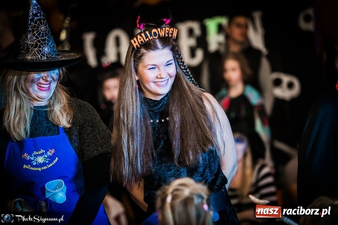Zdjęcie w galerii na portalu naszraciborz.pl: Halloweenowy Bal Charytatywny z wielką pompą w SP 15 wiadomości z regionu