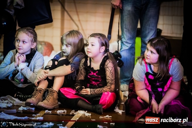 Zdjęcie w galerii na portalu naszraciborz.pl: Halloweenowy Bal Charytatywny z wielką pompą w SP 15 wiadomości z regionu