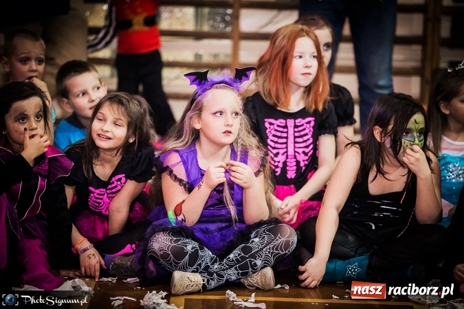 Zdjęcie w galerii na portalu naszraciborz.pl: Halloweenowy Bal Charytatywny z wielką pompą w SP 15 wiadomości z regionu