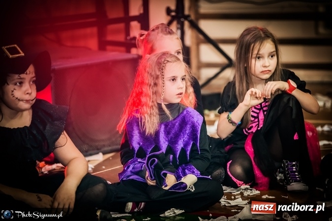 Zdjęcie w galerii na portalu naszraciborz.pl: Halloweenowy Bal Charytatywny z wielką pompą w SP 15 wiadomości z regionu