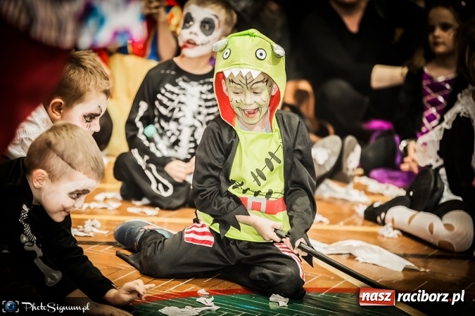 Zdjęcie w galerii na portalu naszraciborz.pl: Halloweenowy Bal Charytatywny z wielką pompą w SP 15 wiadomości z regionu