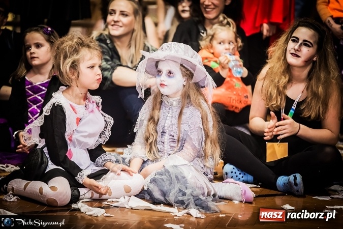 Zdjęcie w galerii na portalu naszraciborz.pl: Halloweenowy Bal Charytatywny z wielką pompą w SP 15 wiadomości z regionu