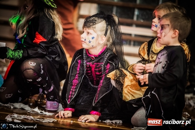 Zdjęcie w galerii na portalu naszraciborz.pl: Halloweenowy Bal Charytatywny z wielką pompą w SP 15 wiadomości z regionu