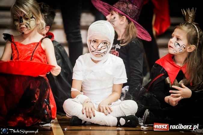Zdjęcie w galerii na portalu naszraciborz.pl: Halloweenowy Bal Charytatywny z wielką pompą w SP 15 wiadomości z regionu