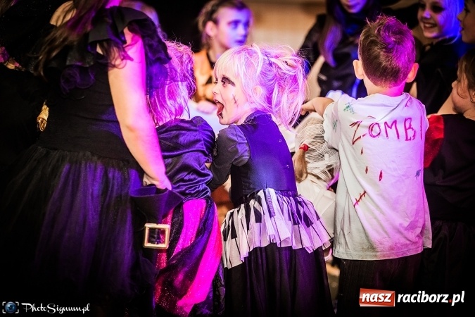 Zdjęcie w galerii na portalu naszraciborz.pl: Halloweenowy Bal Charytatywny z wielką pompą w SP 15 wiadomości z regionu