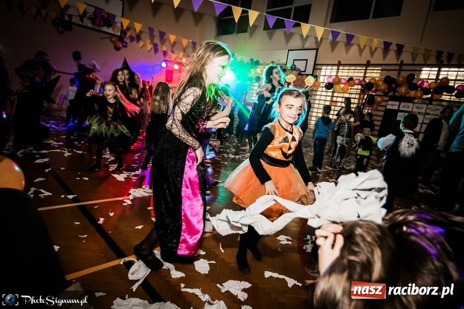 Zdjęcie w galerii na portalu naszraciborz.pl: Halloweenowy Bal Charytatywny z wielką pompą w SP 15 wiadomości z regionu