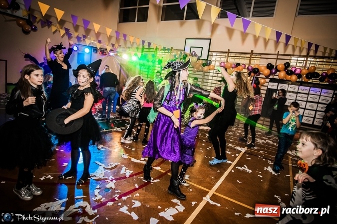 Zdjęcie w galerii na portalu naszraciborz.pl: Halloweenowy Bal Charytatywny z wielką pompą w SP 15 wiadomości z regionu