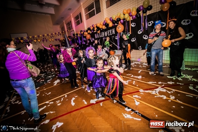 Zdjęcie w galerii na portalu naszraciborz.pl: Halloweenowy Bal Charytatywny z wielką pompą w SP 15 wiadomości z regionu