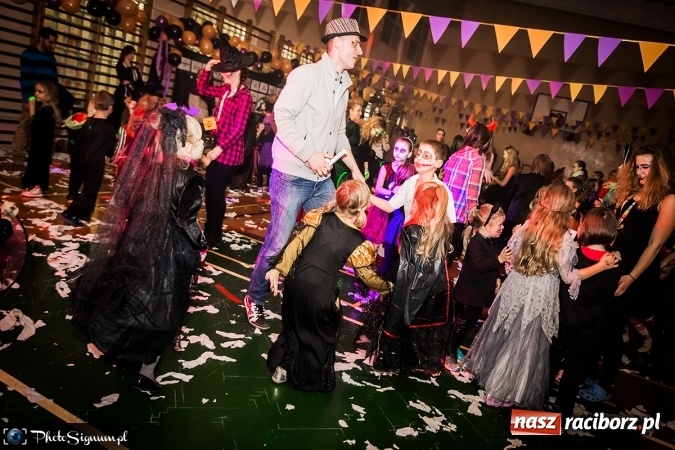 Zdjęcie w galerii na portalu naszraciborz.pl: Halloweenowy Bal Charytatywny z wielką pompą w SP 15 wiadomości z regionu