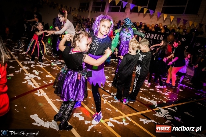 Zdjęcie w galerii na portalu naszraciborz.pl: Halloweenowy Bal Charytatywny z wielką pompą w SP 15 wiadomości z regionu