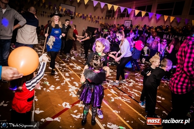 Zdjęcie w galerii na portalu naszraciborz.pl: Halloweenowy Bal Charytatywny z wielką pompą w SP 15 wiadomości z regionu