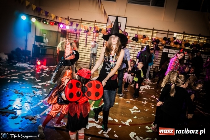 Zdjęcie w galerii na portalu naszraciborz.pl: Halloweenowy Bal Charytatywny z wielką pompą w SP 15 wiadomości z regionu