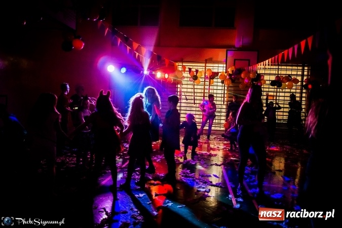 Zdjęcie w galerii na portalu naszraciborz.pl: Halloweenowy Bal Charytatywny z wielką pompą w SP 15 wiadomości z regionu