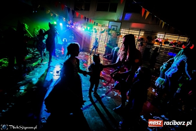 Zdjęcie w galerii na portalu naszraciborz.pl: Halloweenowy Bal Charytatywny z wielką pompą w SP 15 wiadomości z regionu
