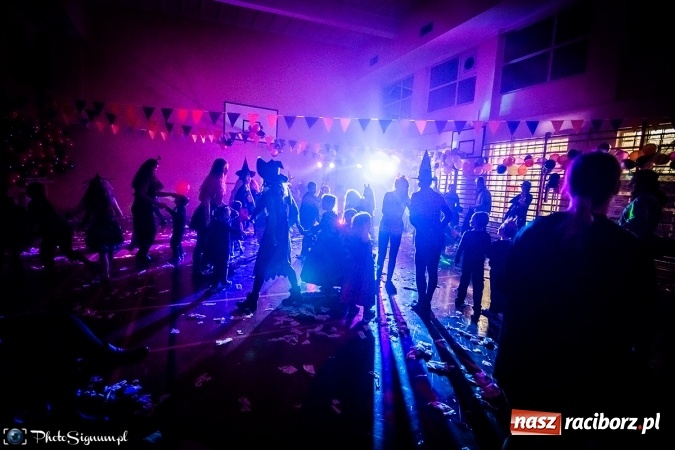 Zdjęcie w galerii na portalu naszraciborz.pl: Halloweenowy Bal Charytatywny z wielką pompą w SP 15 wiadomości z regionu