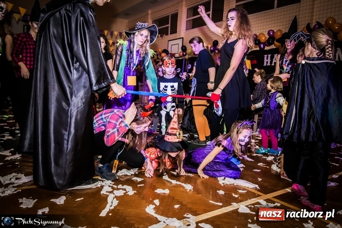 Zdjęcie w galerii na portalu naszraciborz.pl: Halloweenowy Bal Charytatywny z wielką pompą w SP 15 wiadomości z regionu