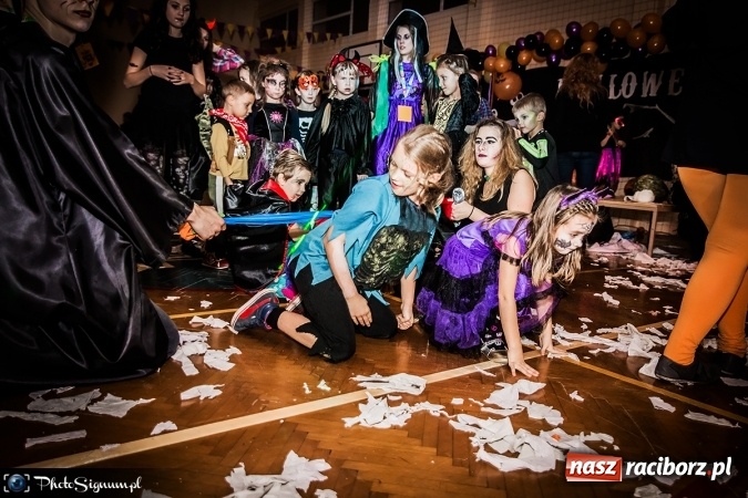 Zdjęcie w galerii na portalu naszraciborz.pl: Halloweenowy Bal Charytatywny z wielką pompą w SP 15 wiadomości z regionu