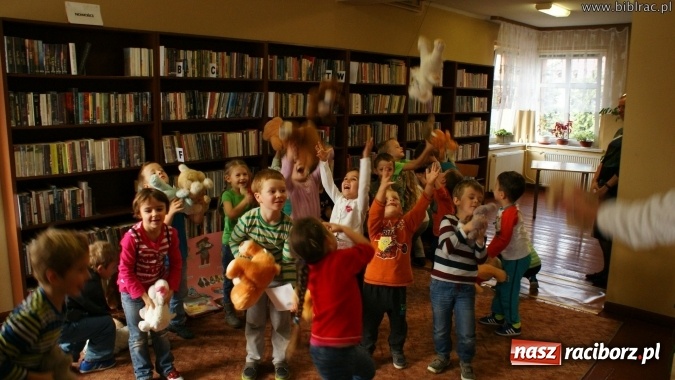 Zdjęcie w galerii na portalu naszraciborz.pl: Światowy Dzień Pluszowego Misia w bibliotece w Markowicach  wiadomości z regionu