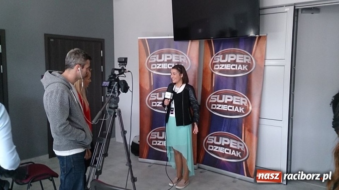 Zdjęcie w galerii na portalu naszraciborz.pl: Zobacz występ wychowanki MDK-u, Dominiki Sozańskiej w programie SuperDzieciak! wiadomości z regionu