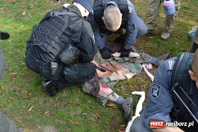 Zdjęcie w galerii na portalu naszraciborz.pl: Krzyk poszkodowanych, profesjonalnie spreparowane rany, krew - Międzyresortowe Szkolenie z Zakresu Taktyki i Techniki Interwencji wiadomości z regionu