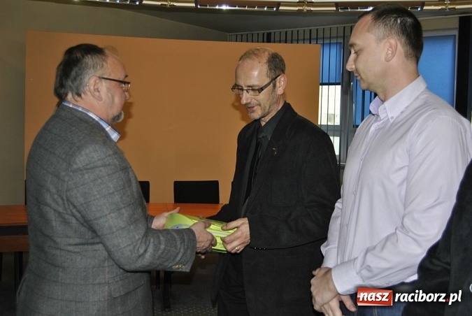 Zdjęcie w galerii na portalu naszraciborz.pl: Nowe defibrylatory zwiększą bezpieczeństwo pracowników Rafako wiadomości z regionu