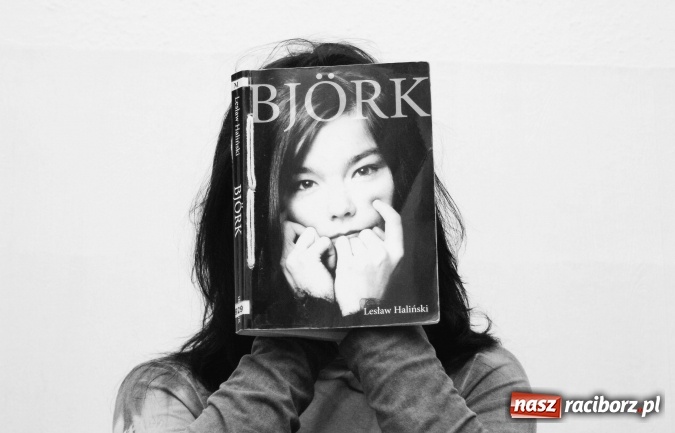 Zdjęcie w galerii na portalu naszraciborz.pl: Wyraź siebie, czyli konkurs na sleeveface w bibliotece  wiadomości z regionu