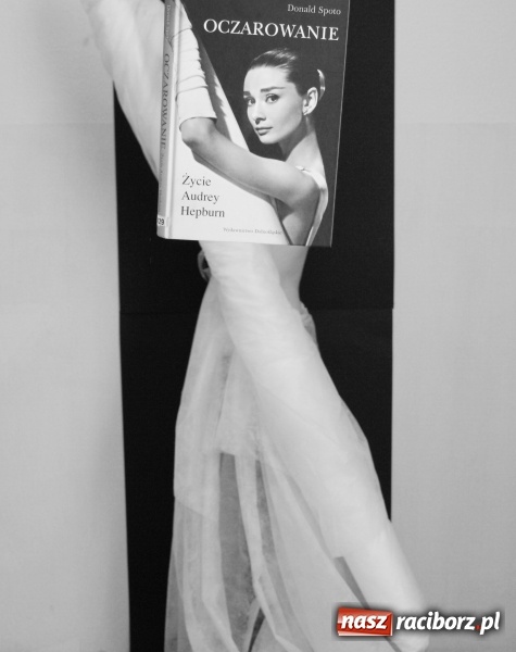 Zdjęcie w galerii na portalu naszraciborz.pl: Wyraź siebie, czyli konkurs na sleeveface w bibliotece  wiadomości z regionu