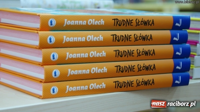 Zdjęcie w galerii na portalu naszraciborz.pl: Każdy może napisać książkę! Spotkanie autorskie z Joanną Olech w bibliotece  wiadomości z regionu