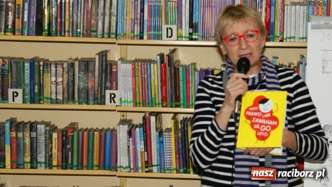 Zdjęcie w galerii na portalu naszraciborz.pl: Każdy może napisać książkę! Spotkanie autorskie z Joanną Olech w bibliotece  wiadomości z regionu