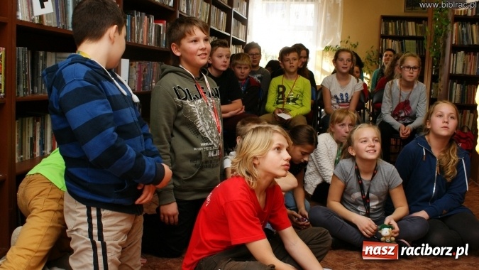 Zdjęcie w galerii na portalu naszraciborz.pl: Każdy może napisać książkę! Spotkanie autorskie z Joanną Olech w bibliotece  wiadomości z regionu