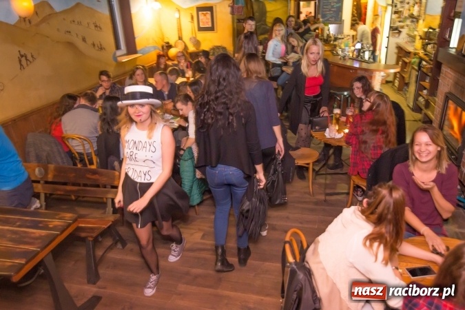 Zdjęcie w galerii na portalu naszraciborz.pl: Raciborscy studenci świętowali otrzęsiny! Chrzest żaków pierwszego roku PWSZ już za nami  wiadomości z regionu