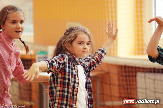 Zdjęcie w galerii na portalu naszraciborz.pl: Pierwszokolasiści SP 13 dołączyli do grona świetlików  wiadomości z regionu