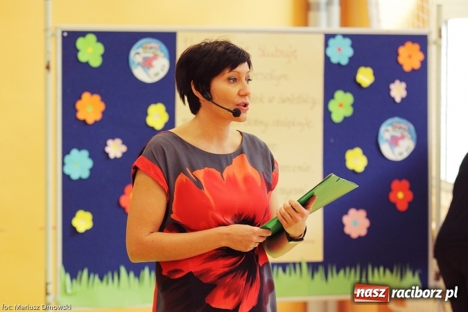 Zdjęcie w galerii na portalu naszraciborz.pl: Pierwszokolasiści SP 13 dołączyli do grona świetlików  wiadomości z regionu