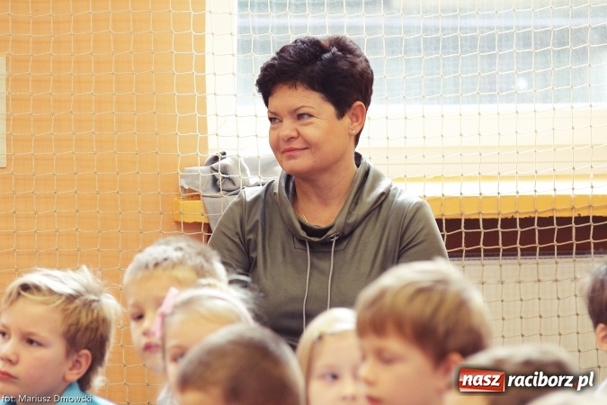 Zdjęcie w galerii na portalu naszraciborz.pl: Pierwszokolasiści SP 13 dołączyli do grona świetlików  wiadomości z regionu